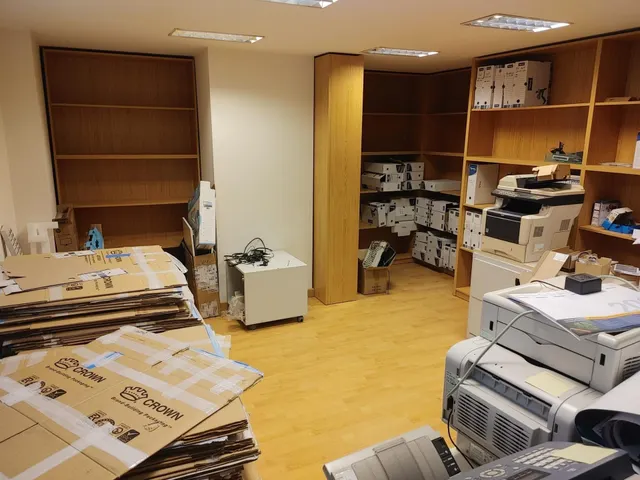 Local comercial 389m² en venta - Santa Margarita-Los Puentes — 48