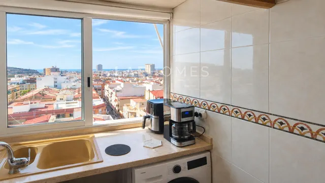 Vivienda reformada en 11ª planta con vistas panorámicas — 17