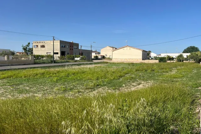 Solar de 714m2 en zona els Hortets (Deltebre) - foto 2