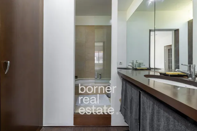 Chalet adosado en venta en Calle de Sant Josep — 36