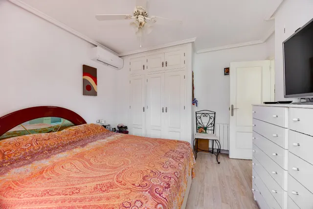 Casa en venta en Lo Crispín con 3 dormitorios, piscina, jardín y terraza cerca de Torrevieja y Guardamar — 21