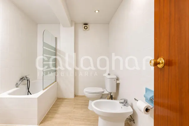 Piso con gran potencial de reforma en ruzafa – 4 habitaciones y 2 balcones — 30