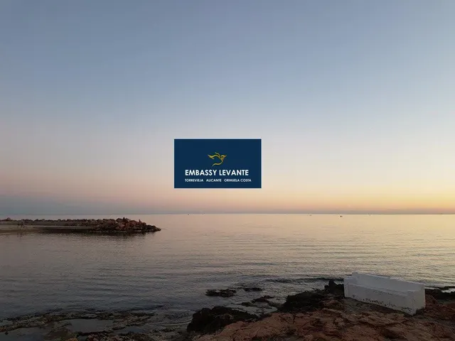 VENTA de DOS LOCALES en ZONA PREMIUM de OCIO  + vivienda de tres dormitorios  ZONA CENTRO PASEO MARITIMO — 49