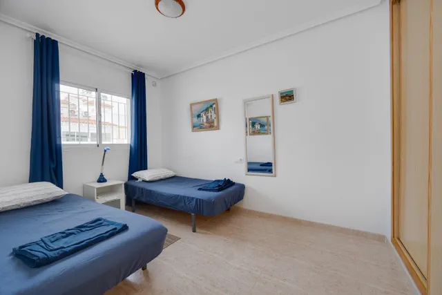 Apartamento dúplex con piscina comunitaria, Alicante, Orihuela Costa. 2 habitaciones, 89 m2, 1,6 kilómetros del mar — 20