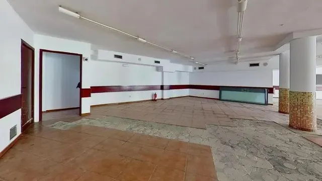 LOCAL EN VENTA EN EL PRAT DE LLOBREGAT (Barcelona). — 6