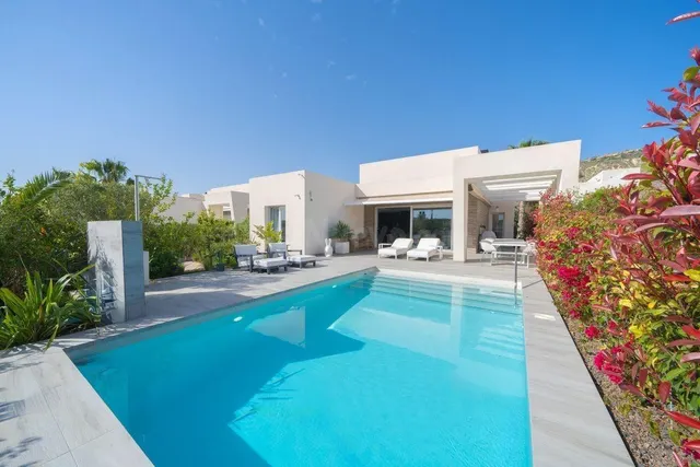 GRAN VILLA EN ALGORFA: 2 HAB, 3 BAÑOS