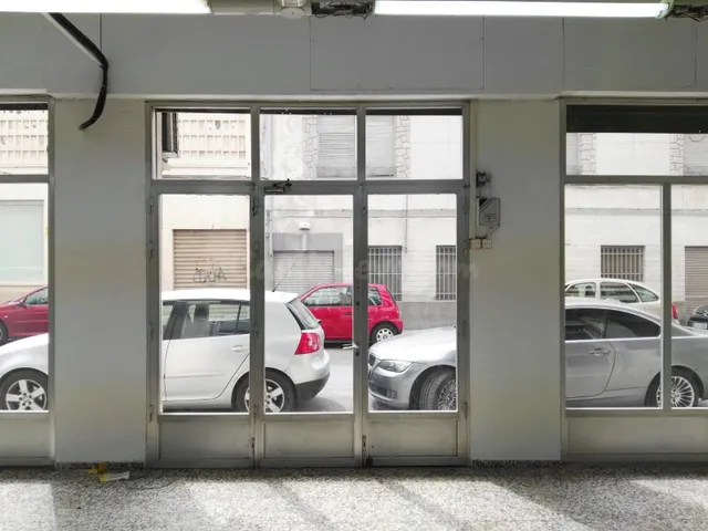 Local comercial, en una ubicación inmejorable, c/ Pablo Igle - foto 2