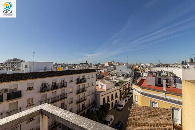 AMPLIO PISO EN EL CENTRO DE JEREZ CON ASCENSOR Y TERRAZA — 14