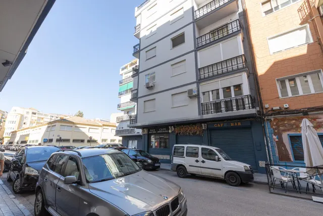 Oportunidad única en el corazón de Granada – Calle Pintor López Mezquita — 27