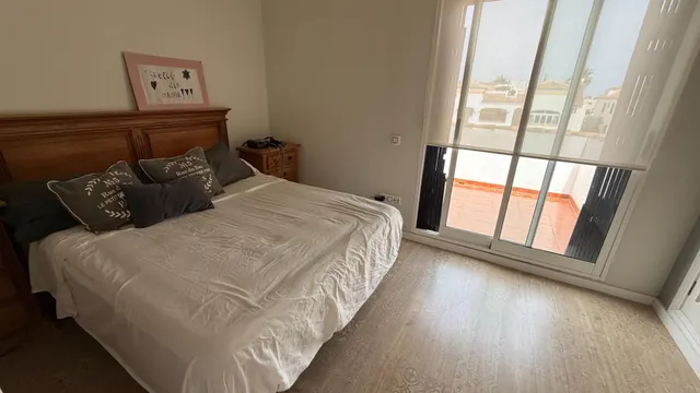 Adosado con terraza y sótano — 16
