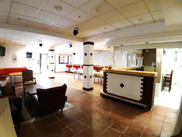 Amplio Local Comercial de 600 m2 en Ubicación Estratégica de Calahonda Baja — 6