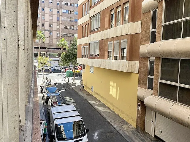 Se alquila amplio local en 1ª planta Mesa y López — 22