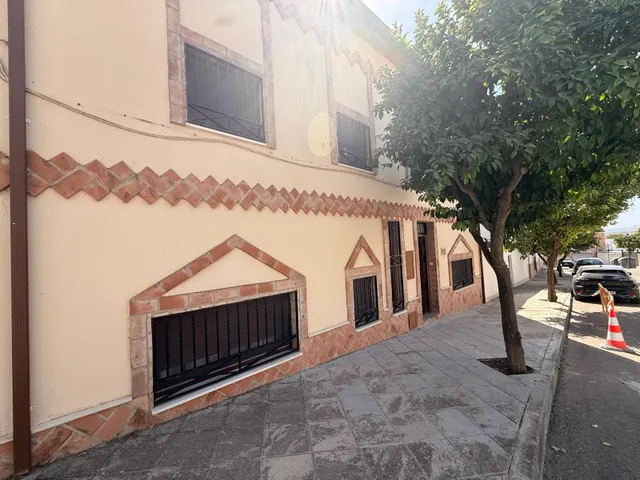 AMPLIA CASA DE DOS PLANTAS + BUHARDILLA Y AZOTEA EN SANTA CRUZ – A SOLO 15 MINUTOS DE CÓRDOBA — 18