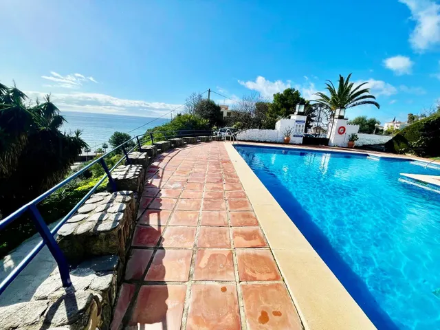Casa de dos dormtorios con vistas al mar ya la montaña en Benalmádena, Costa del Sol — 6
