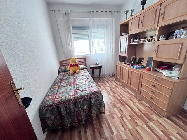 Amplia vivienda de 4 dormitorios y ascensor en carolinas altas. — 15