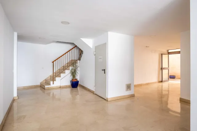 se alquila piso  SIN MUEBLES de 2 habitaciones 2 baños, terraza, garaje en castilleja de la cuesta — 31