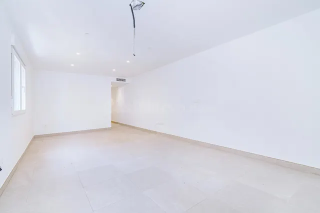 Piso nuevo en Atarfe con luz natural y diseño funcional — 4