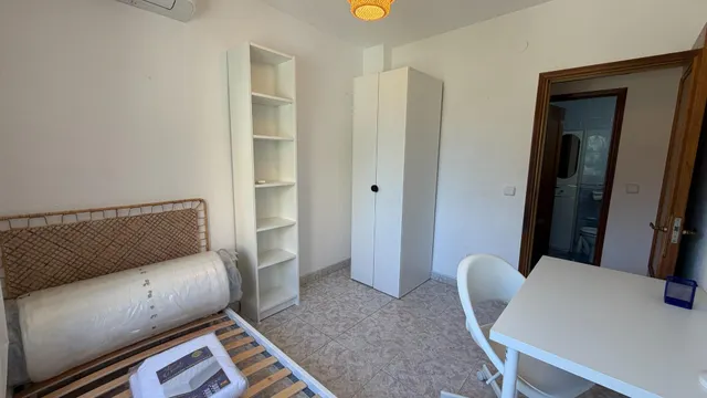 Piso de 4 dormitorios para estudiantes junto al metro en Móstoles — 9
