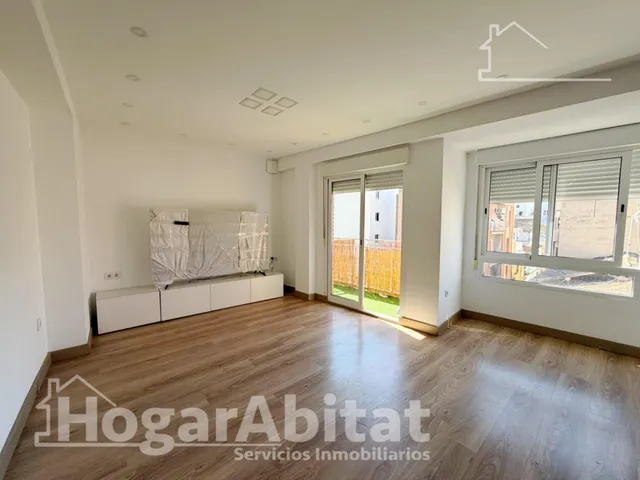 REFORMADO CON 4 DORMITORIOS Y BALCÓN — 16