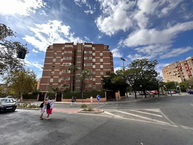 Amplia plaza de garaje en Florida-Benalúa — 4