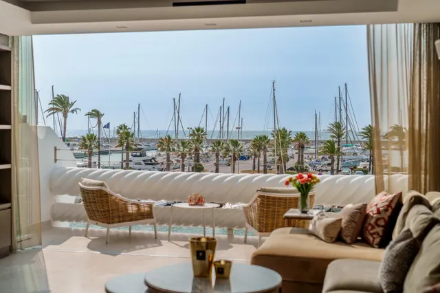 El ático más exclusivo de Puerto Marina: vistas 360º, diseño