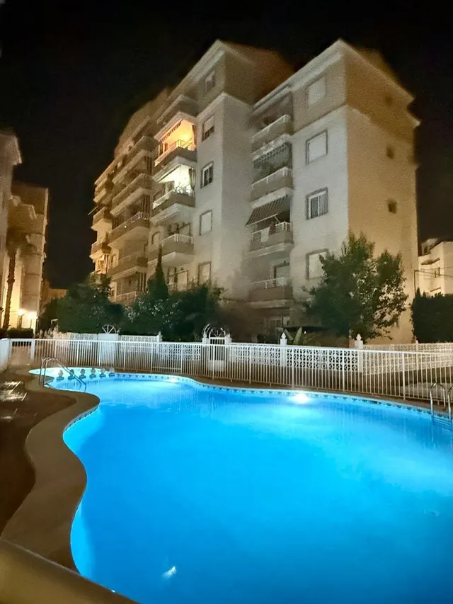 Apartamento reformado con piscina comunitaria, Alicante, Torrevieja. 3 habitaciones | 60 m2 | A 300 metros del mar — 36
