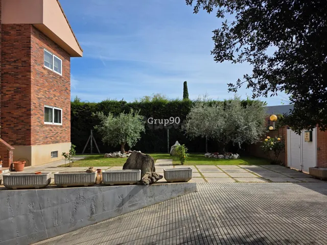 Chalet exclusivo en Lleida – Espacio, privacidad y ubicación - foto 3