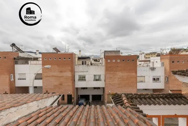 Casa adosada en urbanización con piscina junto al Ferial — 26