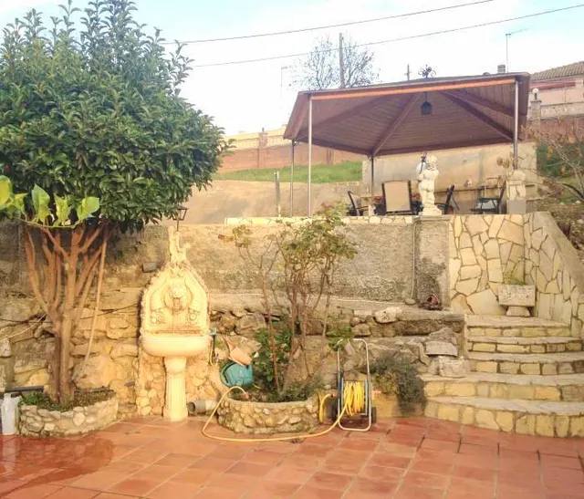2 CASAS  INDEPENDIENTE EN VENTA EN PIERA — 8