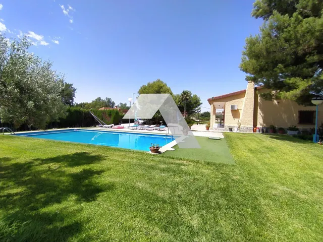 Chalet en venta — 21
