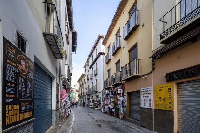ÁTICO CON TERRAZA Y VISTAS ESPECTACULARES EN CALLE ELVIRA — 30