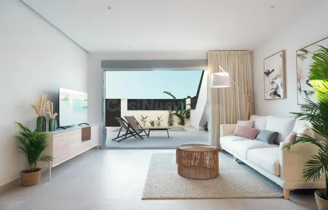 Bungalow moderno con terraza y piscina cerca del mar en San 