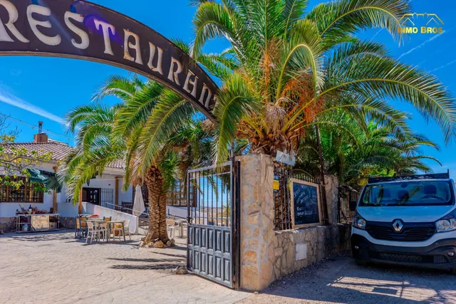 “Restaurante con licencia en 1.993 m2 de parcela y potencial para 3 viviendas en Hita” — 3