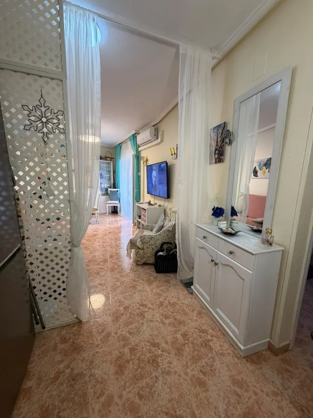 Apartamento con piscina compartida, Alicante, Torrevieja, Playa del Cura. 1 habitación | 54 m2 | A 900 metros del mar — 5