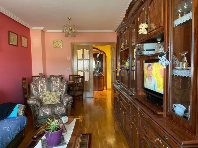 SE VENDE AMPLIO DÚPLEX EN EL CENTRO. COCINA, SALÓN, 3 HAB., 2 BAÑOS, TERRAZAS Y TRASTERO. — 3