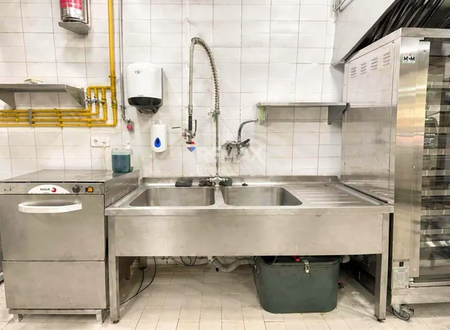 Oportunidad Única: Local comercial. Rostisseria equipada en Venta en Flaçà, Girona. A un paso de la Estación de Tren. — 14
