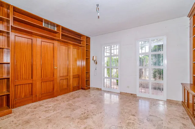 Chalet independiente en esquina en una zona muy buena de Huétor Vega — 13