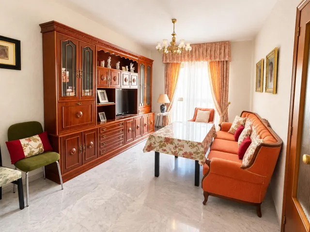 Excepcional Casa con Porche y Patio en Zona Alameda! — 7