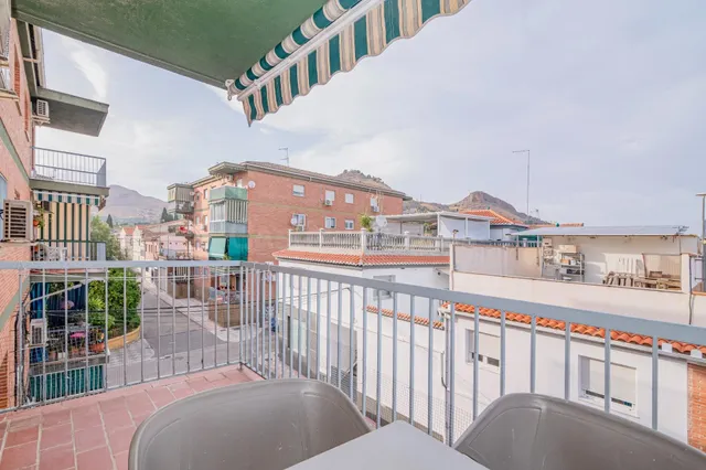 AMPLIO PISO REFORMADO CON TERRAZA Y VISTAS DESPEJADAS!! - foto 5