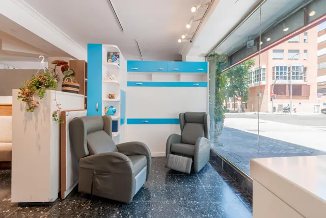 Magnífico local comercial con amplia fachada en esquina muy cerca de la calle Alcalá — 20