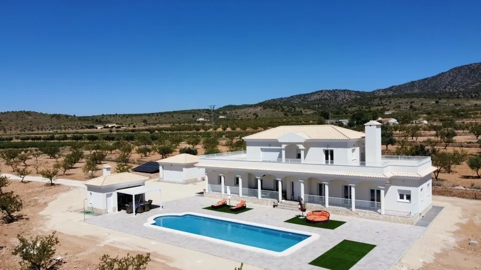 VILLAS DE OBRA NUEVA EN PINOSO