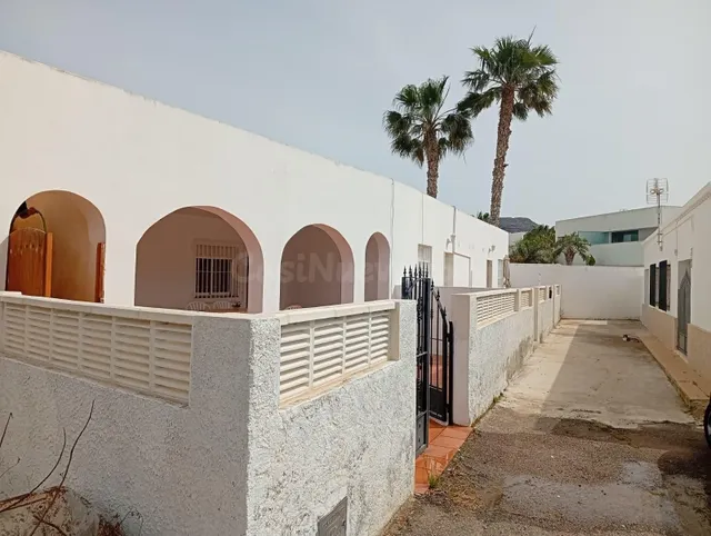 Casa con 3 viviendas independientes y 7 dormitorios en Las N - foto 2