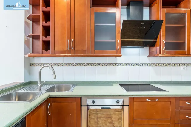 ADOSADA EN URBANIZACIÓN EN HUETOR VEGA — 11