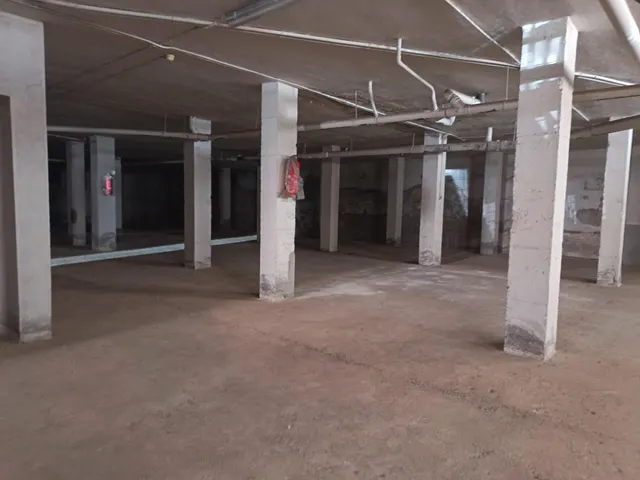 Se vende local para hacer trasteros en muy buena zona — 11