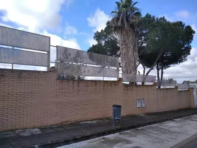 SE VENDE casa OKUPA en C Sierra Maria de Alcalá de Guada?