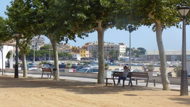 PALAMÓS: SE VENDE negocio de bar en explotación con libro de