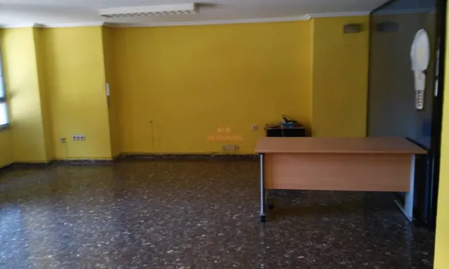 SE ALQUILA ENTREPLANTA ZONA MENENDEZ PIDAL. - foto 4