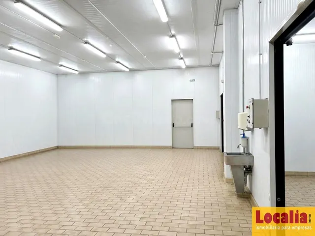 Nave Industrial en venta en Cartes de 1328 m2 — 11