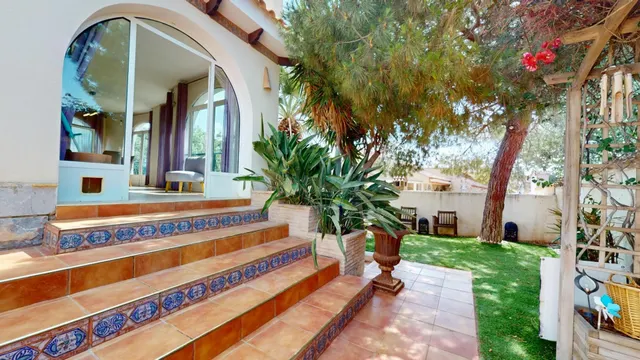 VILLA DE 5 DORMITORIOS Y 3 BAÑOS EN LA ZENIA (ORIHUELA COSTA - foto 4