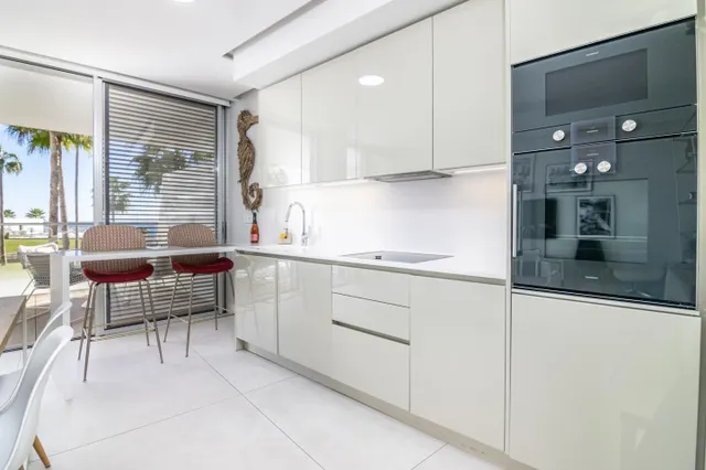 Apartamento de 2 dormitorios con vistas al mar en Estepona — 9